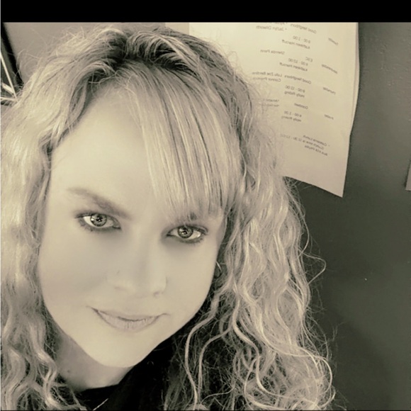 Meet your Posher, Holly - Picture 1 of 1